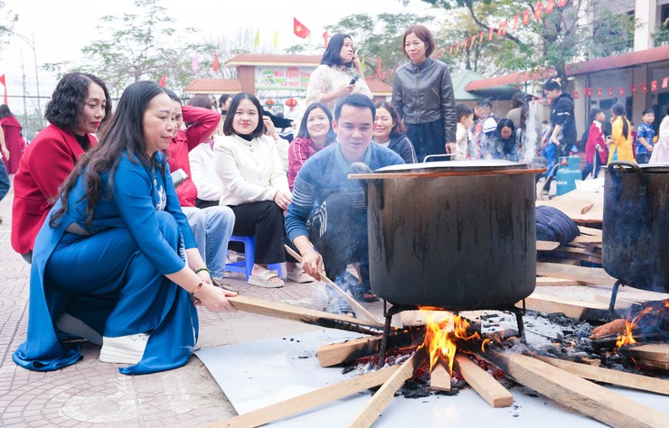 TRƯỜNG TIỂU HỌC QUỐC OAI B TỔ CHỨC CHƯƠNG TRÌNH "CHÚC MỪNG NĂM MỚI – GÓI BÁNH CHƯNG, GIỮ GÌN TẾT VIỆT"- Ảnh 4.