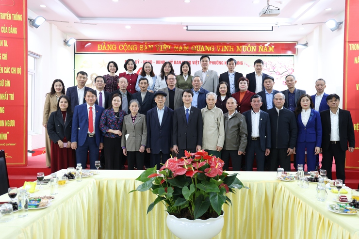 Đảng ủy - HĐND - UBND - Ủy ban MTTQ Việt Nam phường Kiến Hưng tổ chức gặp mặt các đồng chí nguyên lãnh đạo Thành phố, quận Hà Đông trên địa bàn phường, nguyên lãnh đạo phường Kiến Hưng và phường Phú La (cũ) qua các thời kỳ- Ảnh 6.