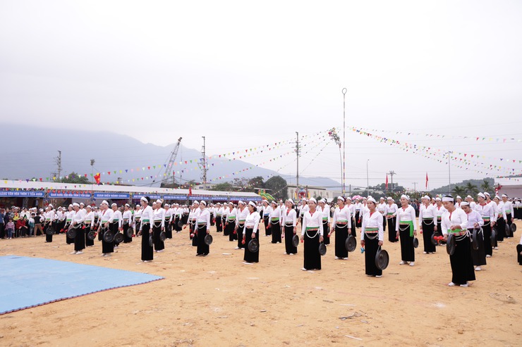 Ngày hội văn hóa dân tộc Mường xã Yên Xuân lần thứ I: Tôn vinh, bảo tồn, gìn giữ và phát triển những giá trị nét đẹp nền văn hoá tiên tiến, đậm đà bản sắc dân tộc Mường xã Yên Xuân
- Ảnh 9.