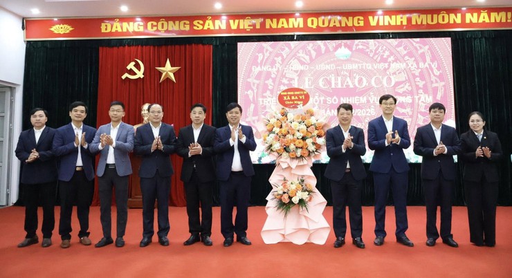 XÃ BA VÌ TỔ CHỨC LỄ CHÀO CỜ ĐẦU TUẦN VÀ TRIỂN KHAI NHIỆM VỤ TRỌNG TÂM THÁNG 02/2026- Ảnh 1.