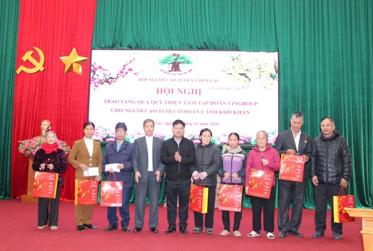 Nhiều đơn vị chung tay chăm lo người có công và người cao tuổi tại Hòa Lạc- Ảnh 3.