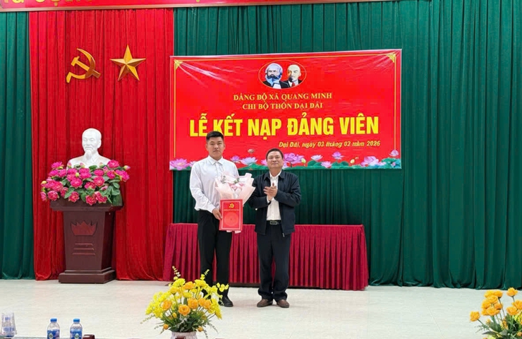 Đảng bộ xã Quang Minh: Kết nạp Đảng cho 6 thanh niên tình nguyện nhập ngũ năm 2026- Ảnh 1.
