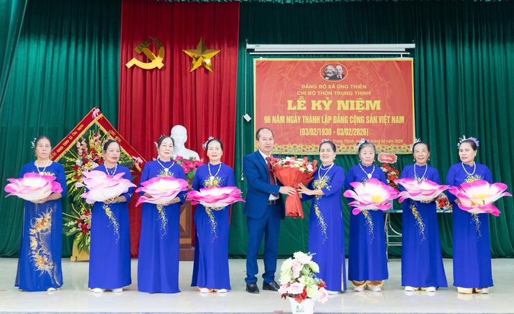 SINH HOẠT CHI BỘ CHÀO MỪNG 96 NĂM NGÀY THÀNH LẬP ĐẢNG
KHẲNG ĐỊNH NIỀM TIN, BỒI ĐẮP KHÁT VỌNG PHÁT TRIỂN TRONG KỶ NGUYÊN MỚI- Ảnh 6.