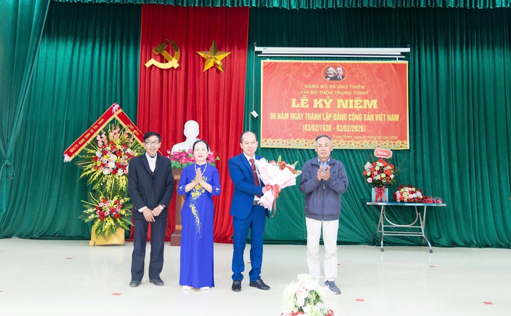 SINH HOẠT CHI BỘ CHÀO MỪNG 96 NĂM NGÀY THÀNH LẬP ĐẢNG
KHẲNG ĐỊNH NIỀM TIN, BỒI ĐẮP KHÁT VỌNG PHÁT TRIỂN TRONG KỶ NGUYÊN MỚI- Ảnh 3.