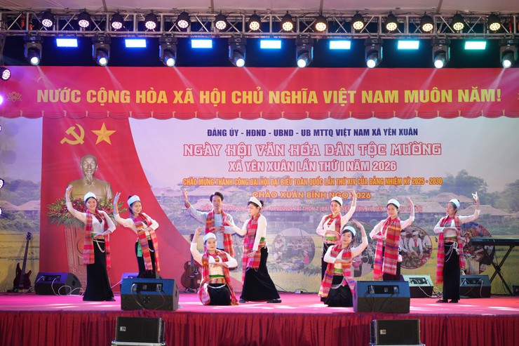 Ngày hội văn hóa dân tộc Mường xã Yên Xuân lần thứ I: Tôn vinh, bảo tồn, gìn giữ và phát triển những giá trị nét đẹp nền văn hoá tiên tiến, đậm đà bản sắc dân tộc Mường xã Yên Xuân
- Ảnh 4.