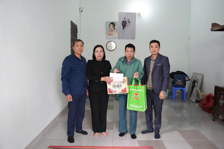 HỘI NÔNG DÂN THÀNH PHỐ HÀ NỘI TRAO TẶNG QUÀ TẾT CHO HỘI VIÊN CÓ HOÀN CẢNH KHÓ KHĂN TẠI XÃ THANH OAI- Ảnh 1.