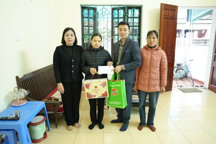 HỘI NÔNG DÂN THÀNH PHỐ HÀ NỘI TRAO TẶNG QUÀ TẾT CHO HỘI VIÊN CÓ HOÀN CẢNH KHÓ KHĂN TẠI XÃ THANH OAI- Ảnh 3.