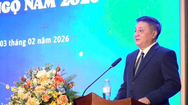 Đoàn đại biểu Quốc hội TP Hà Nội trao 20 suất quà Tết cho các gia đình có hoàn cảnh khó khăn xã Thanh Oai- Ảnh 8.