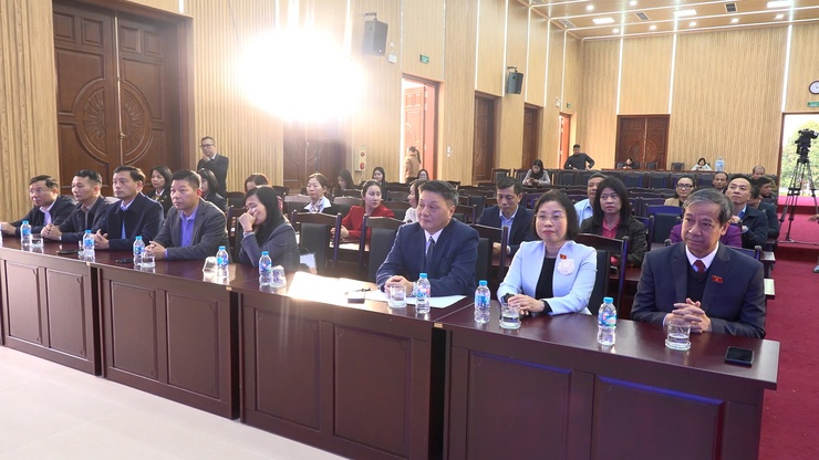 Đoàn đại biểu Quốc hội TP Hà Nội trao 20 suất quà Tết cho các gia đình có hoàn cảnh khó khăn xã Thanh Oai- Ảnh 2.