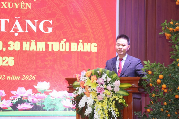 Đảng ủy xã Phú Xuyên: Lễ trao Huy hiệu 65, 60, 55, 50, 45, 40, 30 năm tuổi Đảng đợt 03/02/2026.- Ảnh 12.