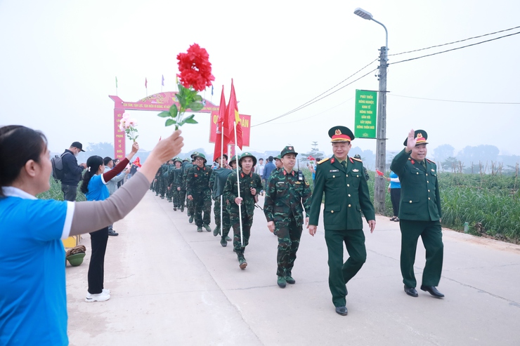Tết Quân Dân ở xã đảo Minh Châu: Nơi mùa xuân bắt đầu bằng những việc làm nghĩa tình.- Ảnh 3.