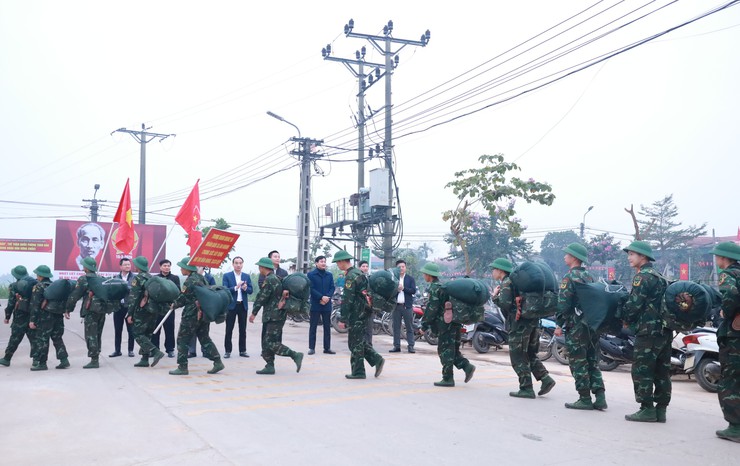 Tết Quân Dân ở xã đảo Minh Châu: Nơi mùa xuân bắt đầu bằng những việc làm nghĩa tình.- Ảnh 5.