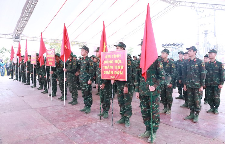Tết Quân Dân ở xã đảo Minh Châu: Nơi mùa xuân bắt đầu bằng những việc làm nghĩa tình.- Ảnh 11.