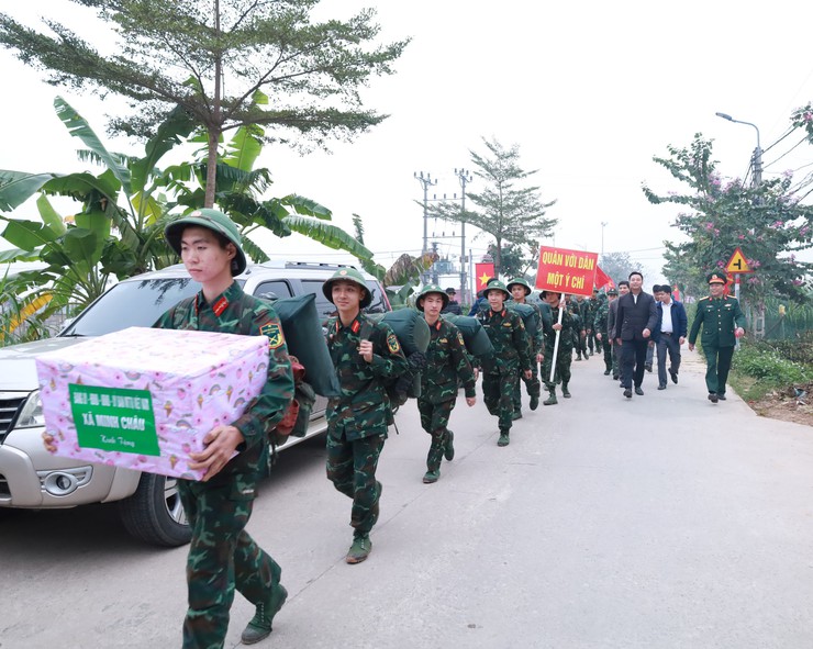 Tết Quân Dân ở xã đảo Minh Châu: Nơi mùa xuân bắt đầu bằng những việc làm nghĩa tình.- Ảnh 12.