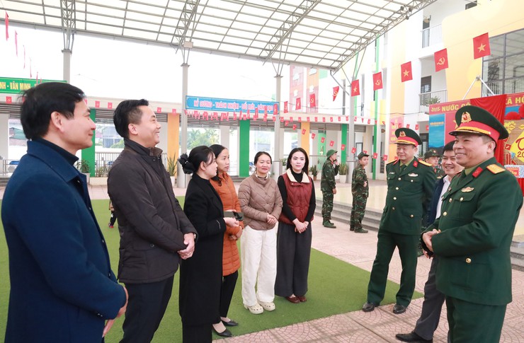 Tết Quân Dân ở xã đảo Minh Châu: Nơi mùa xuân bắt đầu bằng những việc làm nghĩa tình.- Ảnh 18.