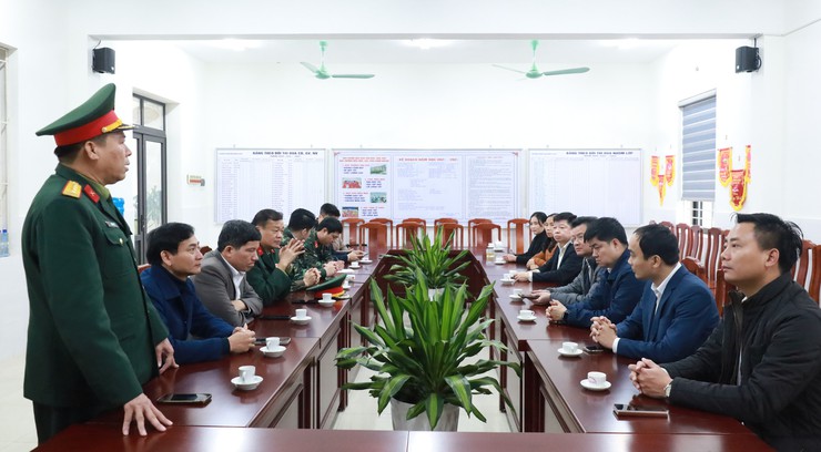 Tết Quân Dân ở xã đảo Minh Châu: Nơi mùa xuân bắt đầu bằng những việc làm nghĩa tình.- Ảnh 17.