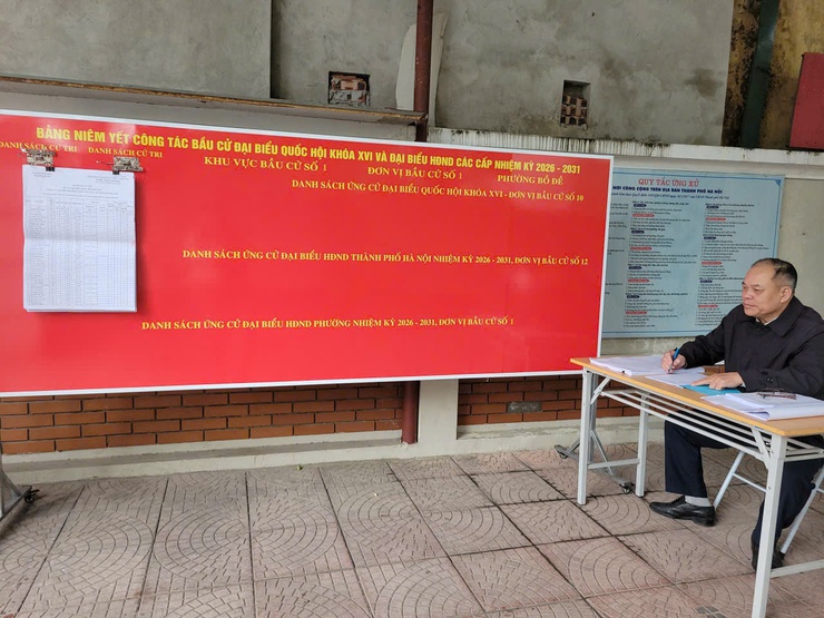 Phường Bồ Đề hoàn thành niêm yết danh sách cử tri tại 42 khu vực bỏ phiếu- Ảnh 1.