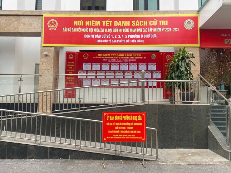 Phường Ô Chợ Dừa niêm yết danh sách cử tri bầu cử nhiệm kỳ 2026 - 2031- Ảnh 1.