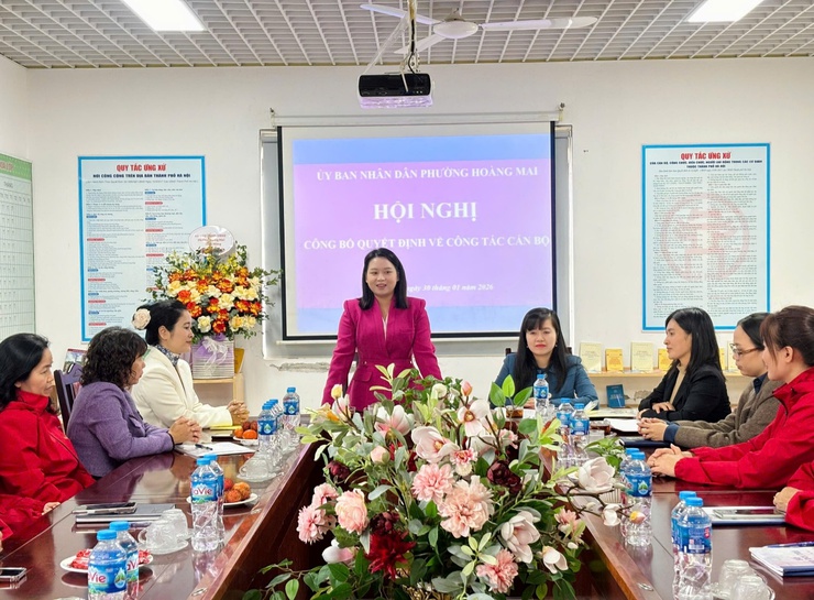 UBND PHƯỜNG HOÀNG MAI TỔ CHỨC HỘI NGHỊ CÔNG BỐ VÀ TRAO QUYẾT ĐỊNH BỔ NHIỆM HIỆU TRƯỞNG TRƯỜNG MẦM NON HOA MAI- Ảnh 2.