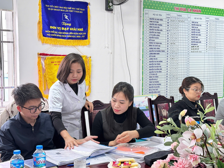 TRƯỜNG MẦM NON HOA MAI ĐÓN ĐOÀN KIỂM TRA CÔNG TÁC Y TẾ HỌC ĐƯỜNG- Ảnh 2.