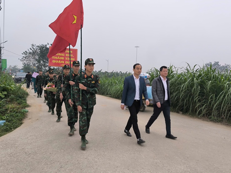 Tết Quân Dân ở xã đảo Minh Châu: Nơi mùa xuân bắt đầu bằng những việc làm nghĩa tình.- Ảnh 14.