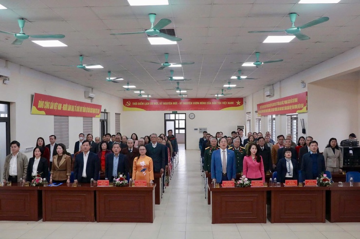 Phường Lĩnh Nam: Đảng ủy – HĐND – UBND – UB MTTQ phường đã long trọng tổ chức Lễ chào cờ đầu tháng 02 năm 2026, công bố các quyết định tiếp nhận và bổ nhiệm cán bộ- Ảnh 1.
