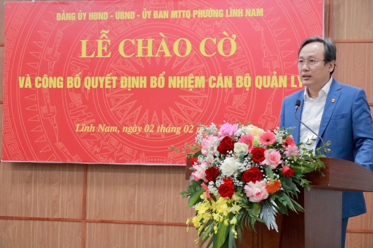 Phường Lĩnh Nam: Đảng ủy – HĐND – UBND – UB MTTQ phường đã long trọng tổ chức Lễ chào cờ đầu tháng 02 năm 2026, công bố các quyết định tiếp nhận và bổ nhiệm cán bộ- Ảnh 5.