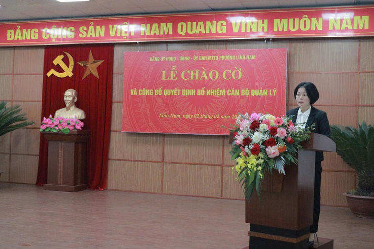 Phường Lĩnh Nam: Đảng ủy – HĐND – UBND – UB MTTQ phường đã long trọng tổ chức Lễ chào cờ đầu tháng 02 năm 2026, công bố các quyết định tiếp nhận và bổ nhiệm cán bộ- Ảnh 2.