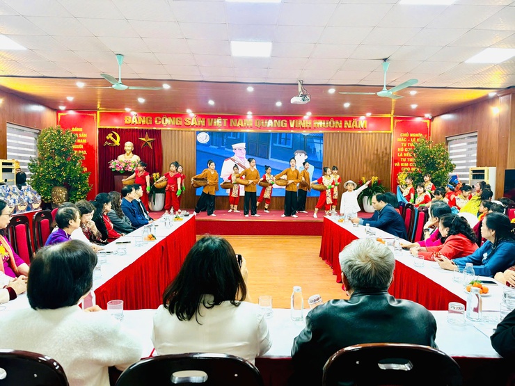 Hội LHPN phường Vĩnh Tuy: Gặp mặt, tri ân, chúc Tết Ban Thường vụ Hội, các đồng chí nguyên Chủ tịch Hội qua các thời kỳ và các đồng chí Chi hội trưởng đã nghỉ công tác- Ảnh 5.