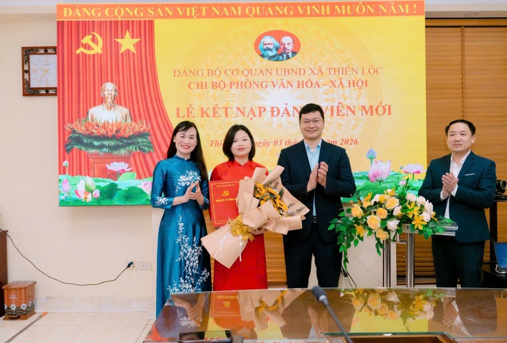 Chi bộ Phòng Văn hóa – Xã hội xã Thiên Lộc tổ chức Lễ kết nạp đảng viên mới- Ảnh 4.