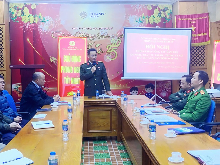 Công an thành phố Hà Nội phối hợp với Công an xã Phú Nghĩa tổ chức Hội nghị triển khai công tác đảm bảo an ninh, trật tự tại Khu công nghiệp Phú Nghĩa.- Ảnh 2.