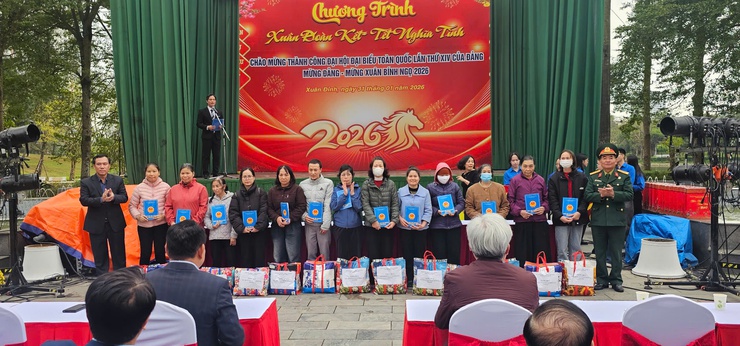 Xuân Đỉnh: Lan tỏa yêu thương, ấm áp Tết Bính Ngọ- Ảnh 4.