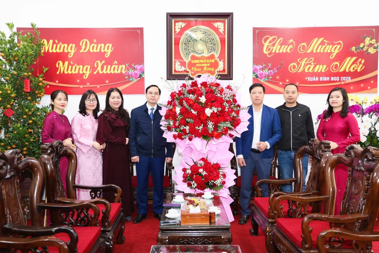 HĐND, UBND, Ủy ban MTTQ xã Phú Nghĩa chúc mừng Đảng ủy xã nhân kỷ niệm 96 năm Ngày thành lập Đảng- Ảnh 5.