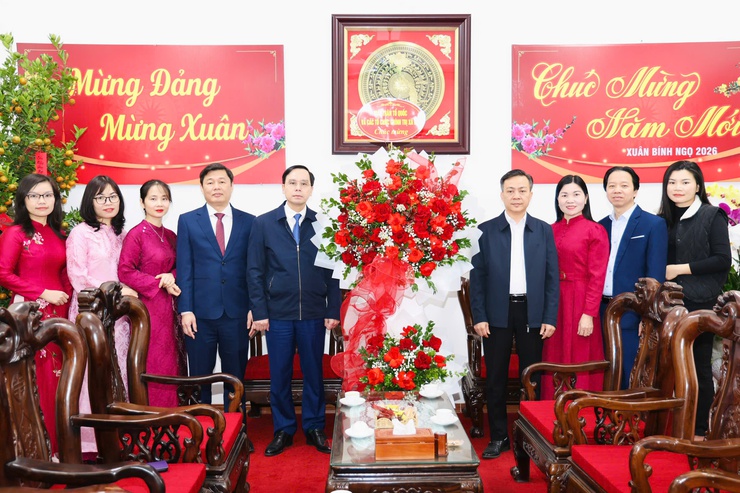 HĐND, UBND, Ủy ban MTTQ xã Phú Nghĩa chúc mừng Đảng ủy xã nhân kỷ niệm 96 năm Ngày thành lập Đảng- Ảnh 4.