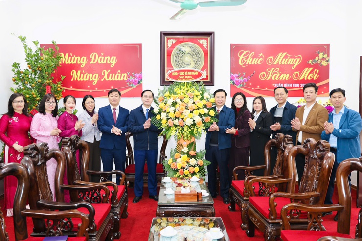 HĐND, UBND, Ủy ban MTTQ xã Phú Nghĩa chúc mừng Đảng ủy xã nhân kỷ niệm 96 năm Ngày thành lập Đảng- Ảnh 3.