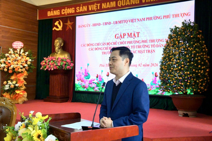 Phường Phú Thượng gặp mặt các đồng chí cán bộ chủ chốt nghỉ hưu; các đồng chí Bí thư Chi bộ, Tổ trưởng Tổ dân phố, Trưởng ban công tác Mặt trận nhân dịp Xuân Bính Ngọ 2026- Ảnh 4.