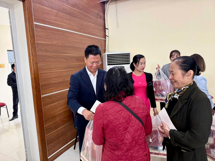 Phường Phú Thượng gặp mặt các đồng chí cán bộ chủ chốt nghỉ hưu; các đồng chí Bí thư Chi bộ, Tổ trưởng Tổ dân phố, Trưởng ban công tác Mặt trận nhân dịp Xuân Bính Ngọ 2026- Ảnh 10.