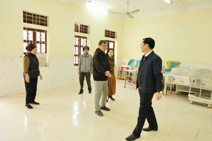 Đồng chí Chủ tịch UBND xã Phú Nghĩa kiểm tra niêm yết danh sách cử tri, chuẩn bị cơ sở vật chất phục vụ bầu cử- Ảnh 8.