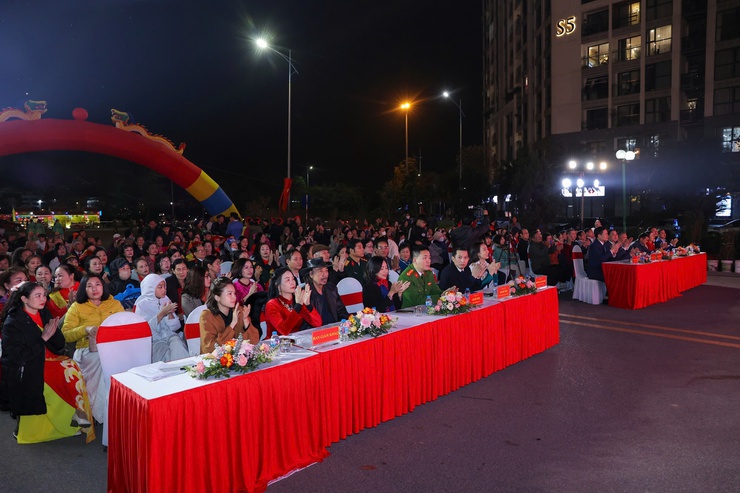 Phường Phúc Lợi tổ chức Liên hoan ca - múa - nhạc “Đảng - Mùa xuân - Dân tộc”; Ra mắt điểm check-in Xuân Mới - Kỷ nguyên mới- Ảnh 2.