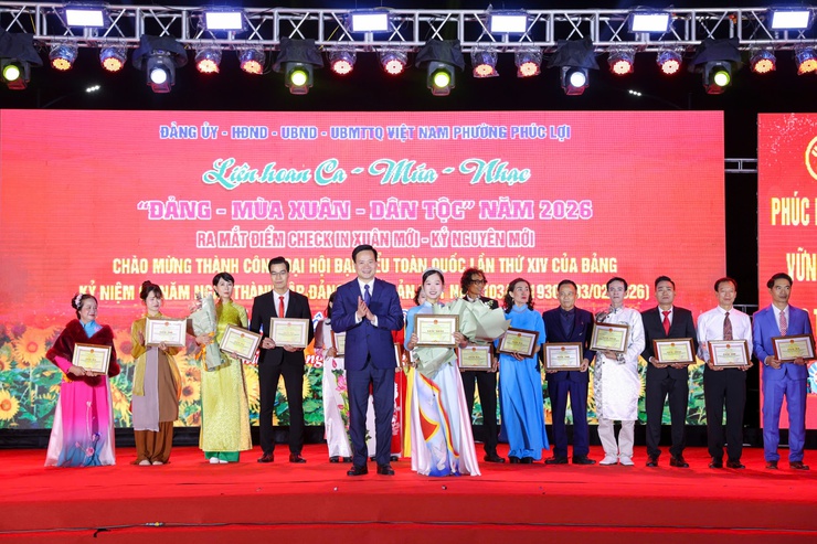 Phường Phúc Lợi tổ chức Liên hoan ca - múa - nhạc “Đảng - Mùa xuân - Dân tộc”; Ra mắt điểm check-in Xuân Mới - Kỷ nguyên mới- Ảnh 5.