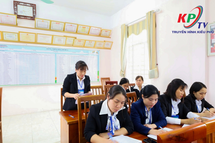 Đồng chí Bí thư Đảng ủy, Chủ tịch HĐND xã Kiều Phú Phạm Quang Tuấn dự sinh hoạt Đảng với Chi bộ Trường mầm non Liệp Tuyết- Ảnh 4.