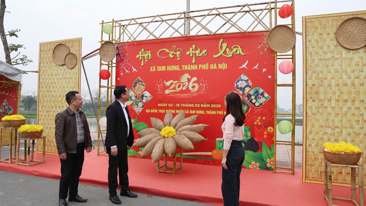 Bí thư Đảng ủy, Chủ tịch HĐND xã Bùi Văn Sáng kiểm tra công tác tổ chức Hội chợ hoa Xuân Bính Ngọ 2026- Ảnh 2.