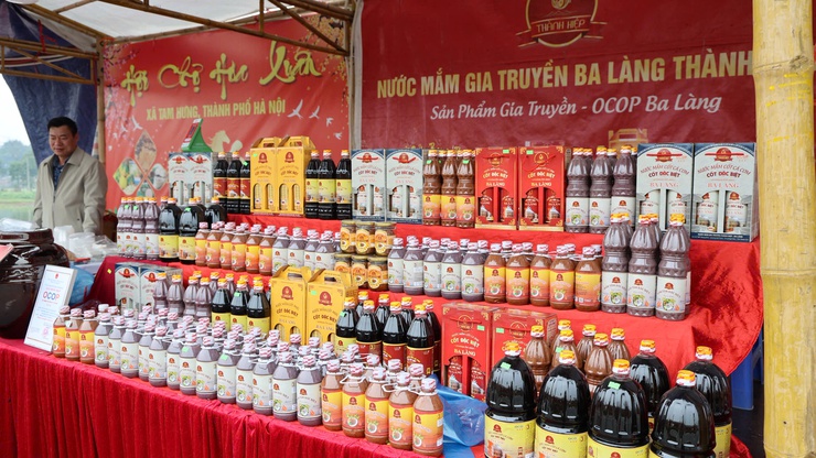 Bí thư Đảng ủy, Chủ tịch HĐND xã Bùi Văn Sáng kiểm tra công tác tổ chức Hội chợ hoa Xuân Bính Ngọ 2026- Ảnh 4.