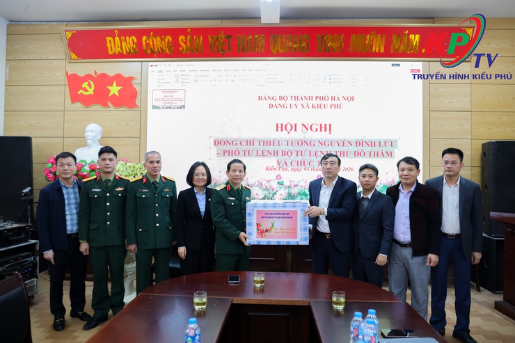 Thiếu tướng Nguyễn Đình Lưu – Phó Tư lệnh Bộ Tư Lệnh Thủ đô thăm, chúc Tết và động viên cán bộ, Nhân dân xã Kiều Phú nhân dịp Tết Nguyên đán Xuân Bính Ngọ 2026- Ảnh 1.