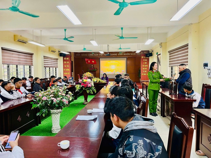 Công an xã Ô Diên chọn hướng đi bền vững, nhân văn trong phòng ngừa người chưa thành niên vi phạm pháp luật- Ảnh 1.