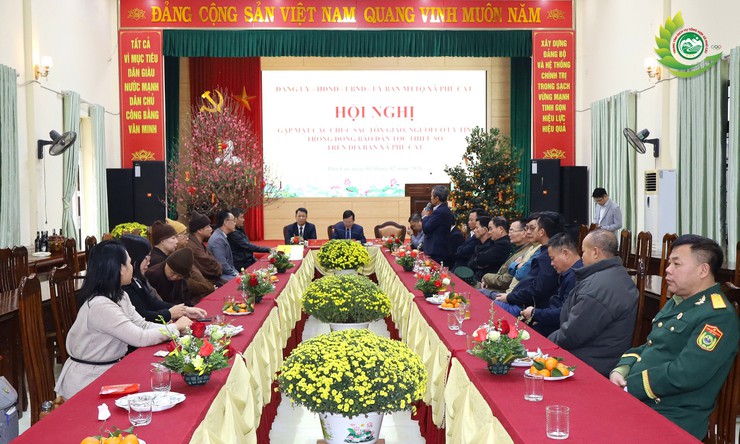 Xã Phú Cát gặp mặt các chức sắc tôn giáo, người có uy tín trong đồng bào dân tộc trên địa bàn- Ảnh 1.