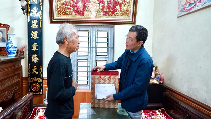 Xã Yên Lãng thăm, tặng quà người có công dịp Tết Nguyên đán 2026- Ảnh 2.