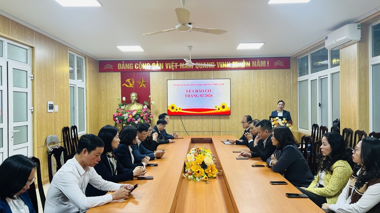 Lễ sinh hoạt dưới cờ tháng 02/2026 cơ quan Đảng, đoàn thể Phường- Ảnh 1.