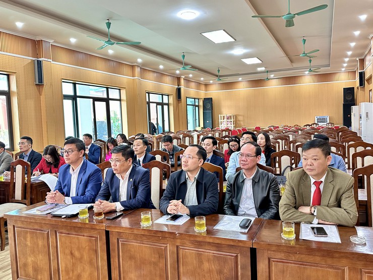 Xã Đại Thanh công bố và trao Quyết định về công tác cán bộ cho 5 đồng chí lãnh đạo quản lý các phòng ban đơn vị- Ảnh 1.