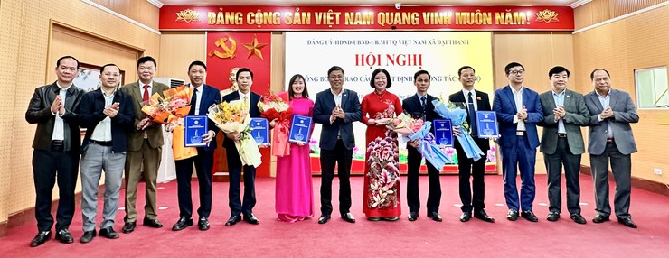 Xã Đại Thanh công bố và trao Quyết định về công tác cán bộ cho 5 đồng chí lãnh đạo quản lý các phòng ban đơn vị- Ảnh 3.